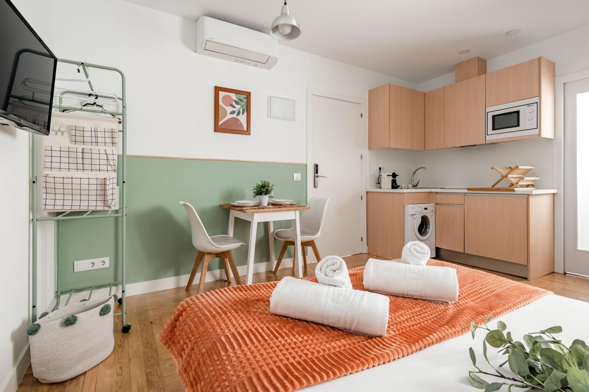 Charming Sol Studios Мадрид Екстериор снимка